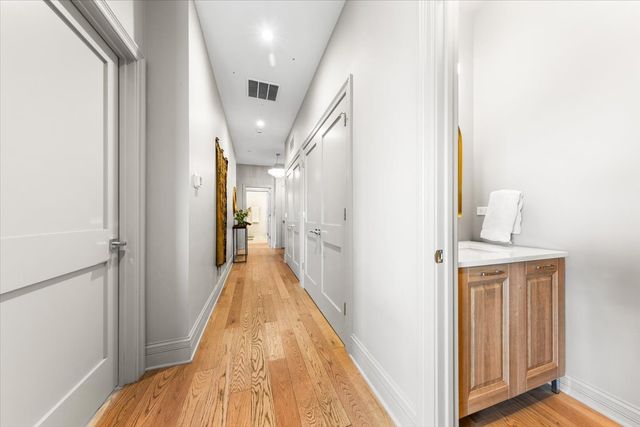 4504 N Clark Street 404, Chicago, IL 60640