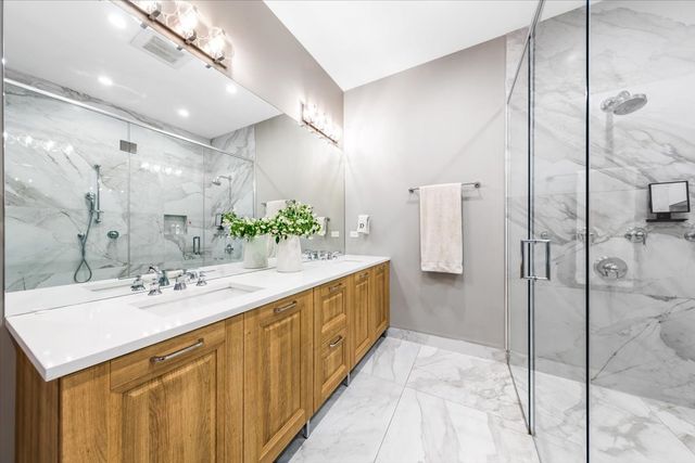 4504 N Clark Street 404, Chicago, IL 60640