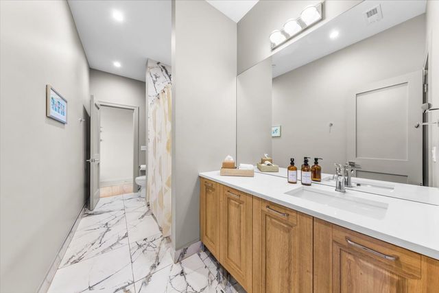 4504 N Clark Street 404, Chicago, IL 60640