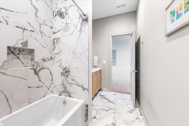 4504 N Clark Street 404, Chicago, IL 60640