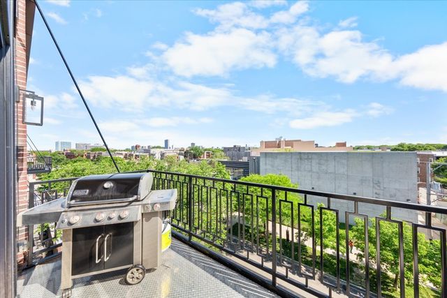 4504 N Clark Street 404, Chicago, IL 60640