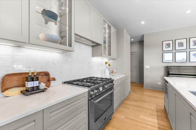 4504 N Clark Street 404, Chicago, IL 60640