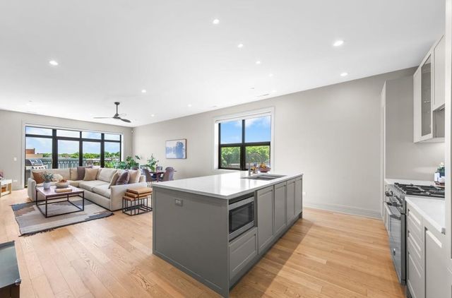 4504 N Clark Street 404, Chicago, IL 60640