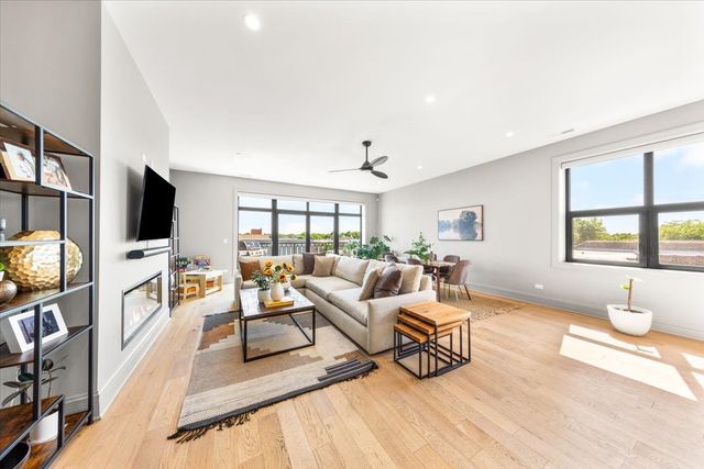 4504 N Clark Street 404, Chicago, IL 60640