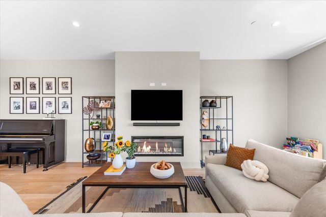 4504 N Clark Street 404, Chicago, IL 60640