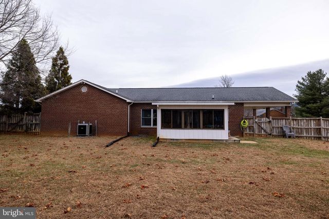 11 INDEPENDENCE DR, Luray, VA 22835