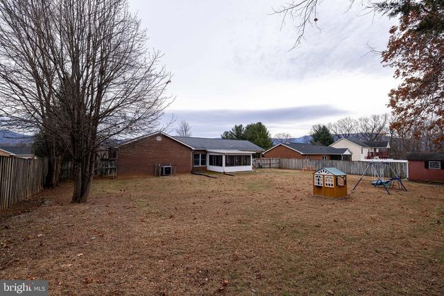 11 INDEPENDENCE DR, Luray, VA 22835
