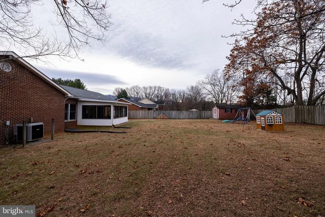 11 INDEPENDENCE DR, Luray, VA 22835