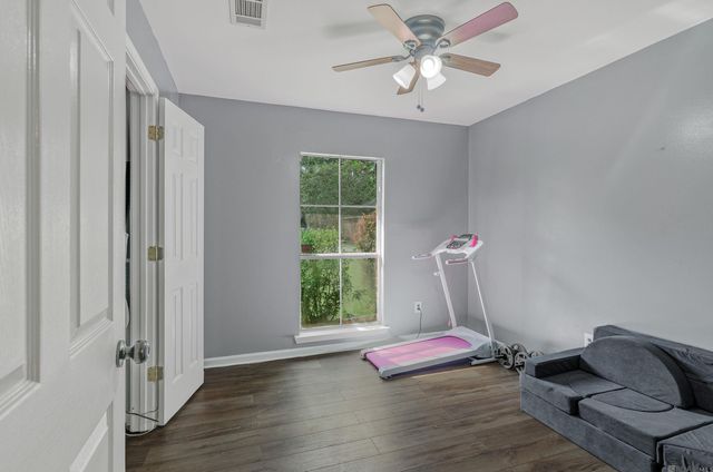 13452 Chase St, Gonzales, LA 70737