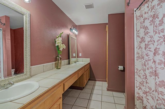 13452 Chase St, Gonzales, LA 70737