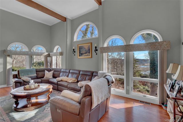 2 Riverview Terrace, Smithtown, NY 11787