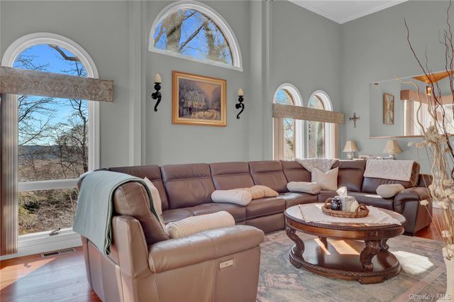 2 Riverview Terrace, Smithtown, NY 11787