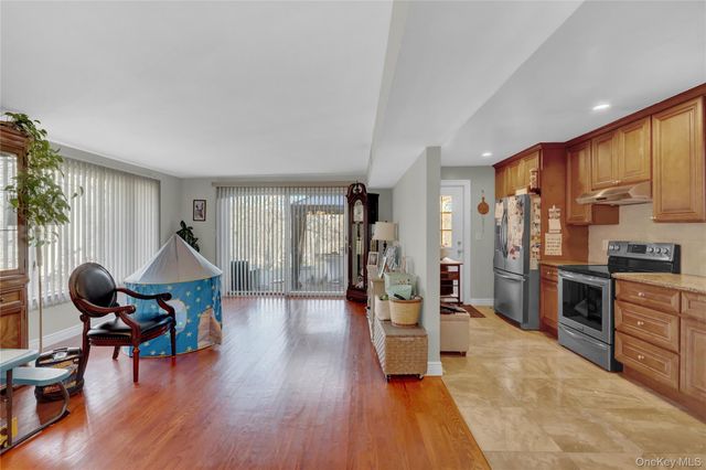 2 Riverview Terrace, Smithtown, NY 11787