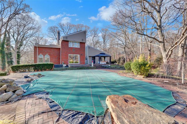 2 Riverview Terrace, Smithtown, NY 11787