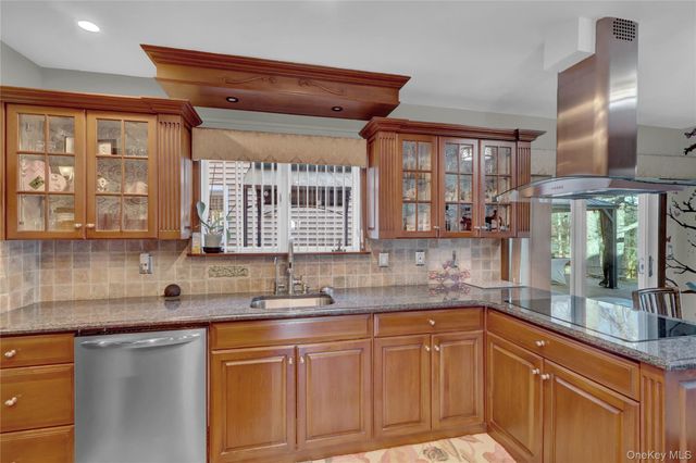 2 Riverview Terrace, Smithtown, NY 11787