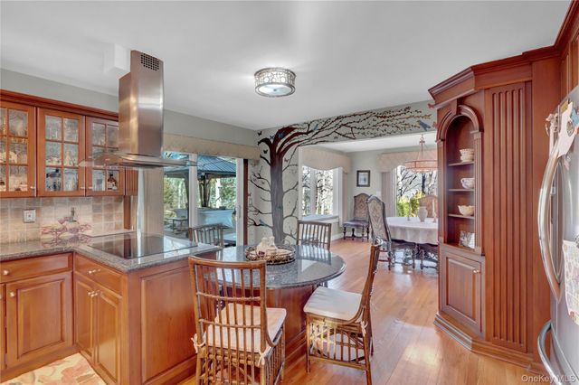 2 Riverview Terrace, Smithtown, NY 11787