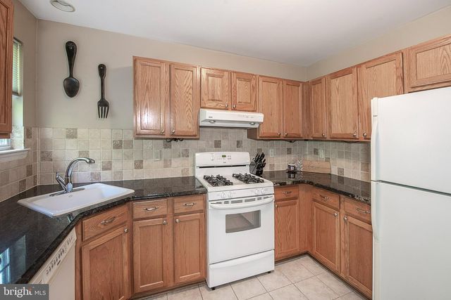 148 STONESHIRE DR, Glassborough, NJ 08028