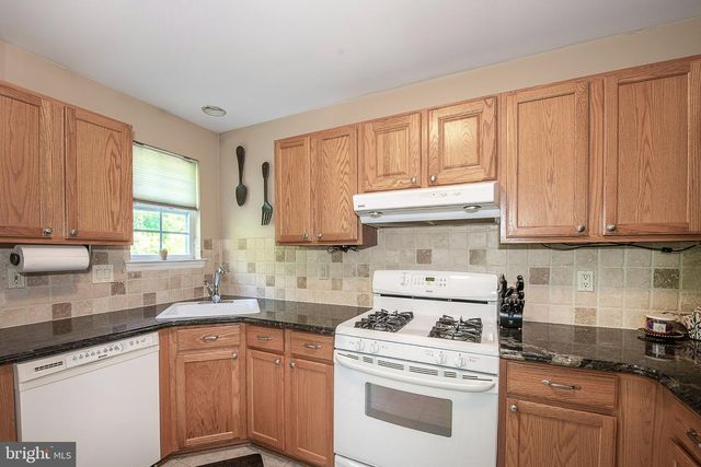 148 STONESHIRE DR, Glassborough, NJ 08028