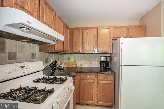 148 STONESHIRE DR, Glassborough, NJ 08028