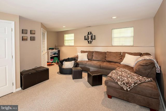 148 STONESHIRE DR, Glassborough, NJ 08028