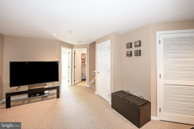 148 STONESHIRE DR, Glassborough, NJ 08028