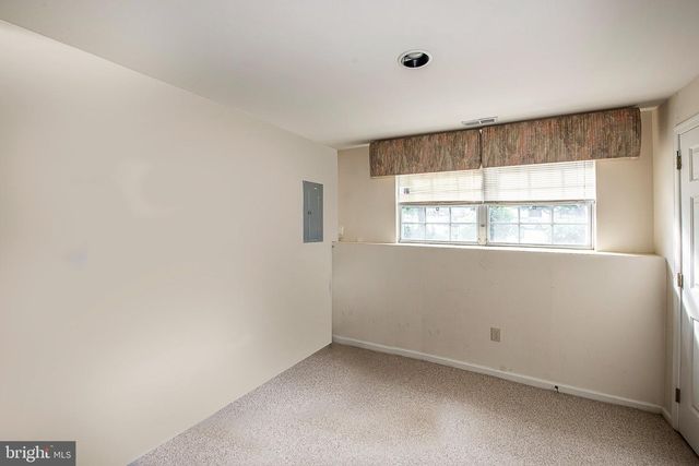 148 STONESHIRE DR, Glassborough, NJ 08028