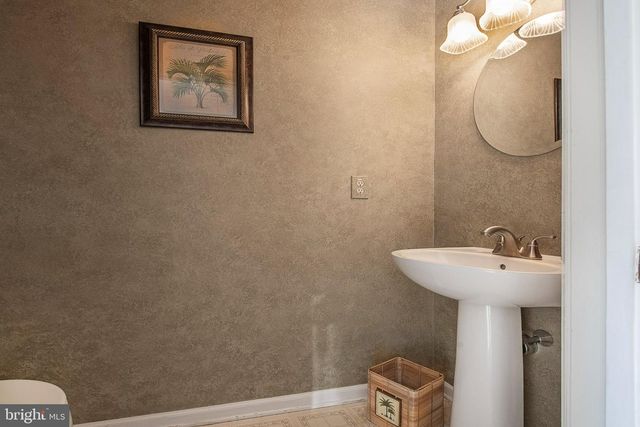148 STONESHIRE DR, Glassborough, NJ 08028