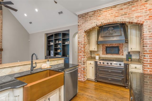 105 Esplanade Court, Bossier City, LA 71111