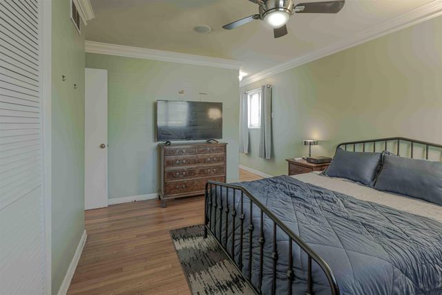 465 MEADOWCREST CIR W, Memphis, TN 38117