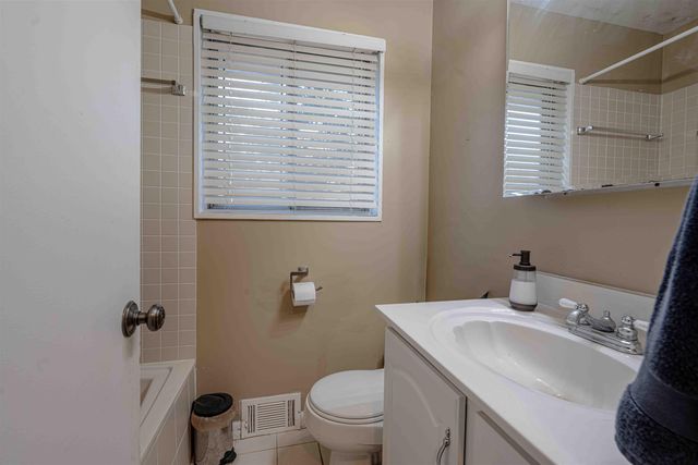 465 MEADOWCREST CIR W, Memphis, TN 38117