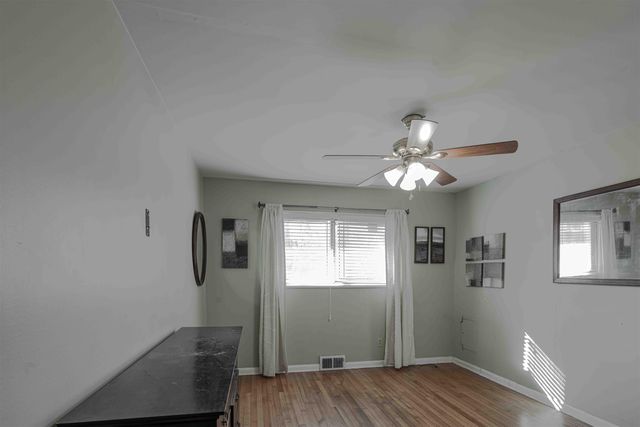 465 MEADOWCREST CIR W, Memphis, TN 38117