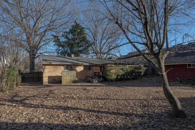 465 MEADOWCREST CIR W, Memphis, TN 38117