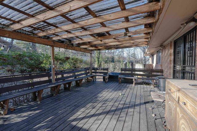 465 MEADOWCREST CIR W, Memphis, TN 38117