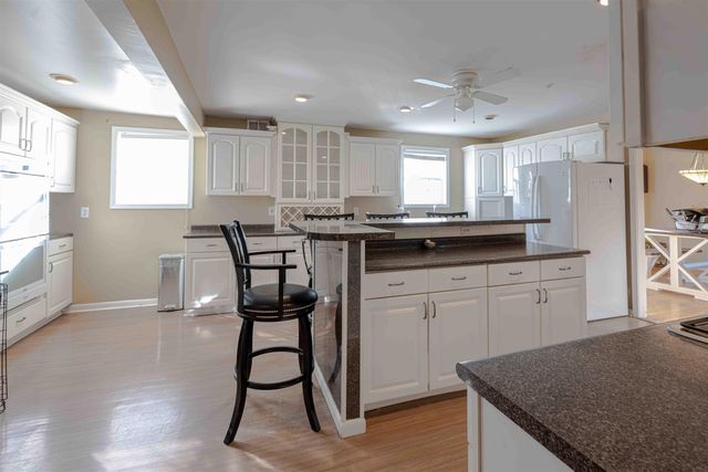 465 MEADOWCREST CIR W, Memphis, TN 38117