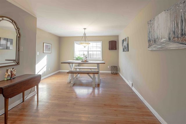 465 MEADOWCREST CIR W, Memphis, TN 38117