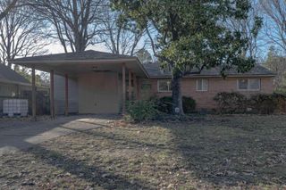 465 MEADOWCREST CIR W, Memphis, TN 38117