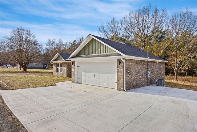 500 Scott Lane, Russellville, AR 72802
