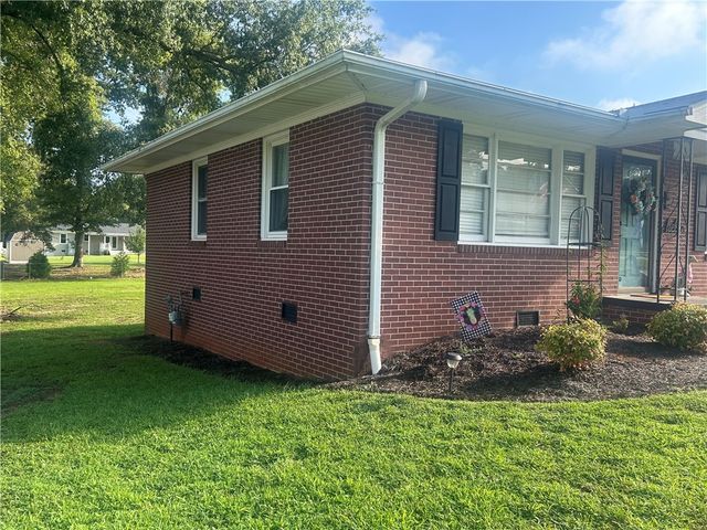 212 W Greer Street, Honea Path, SC 29654