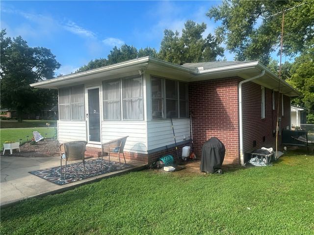 212 W Greer Street, Honea Path, SC 29654