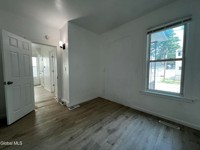 21 Grove Place, Schenectady, NY 12307