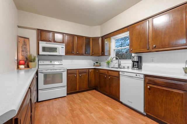 246 W 18TH AVENUE, Oshkosh, WI 54902