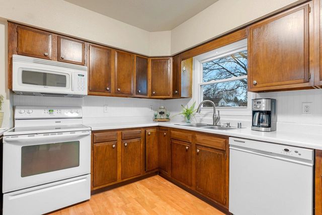 246 W 18TH AVENUE, Oshkosh, WI 54902