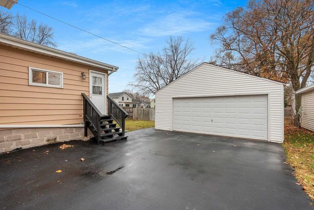 246 W 18TH AVENUE, Oshkosh, WI 54902