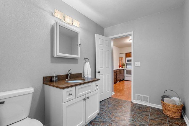 246 W 18TH AVENUE, Oshkosh, WI 54902