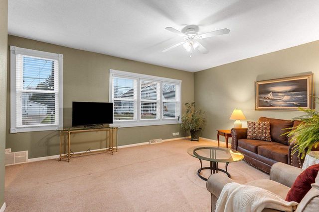 246 W 18TH AVENUE, Oshkosh, WI 54902