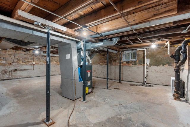 246 W 18TH AVENUE, Oshkosh, WI 54902