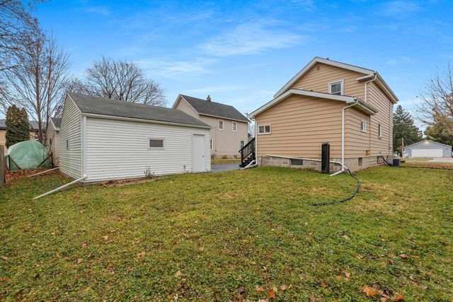 246 W 18TH AVENUE, Oshkosh, WI 54902