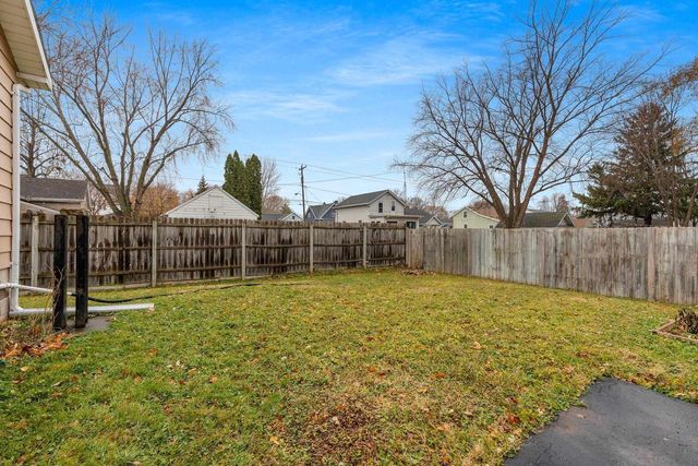 246 W 18TH AVENUE, Oshkosh, WI 54902