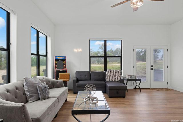 337 Colt Valley Rd, Fredericksburg, TX 78624