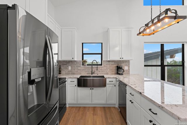 337 Colt Valley Rd, Fredericksburg, TX 78624